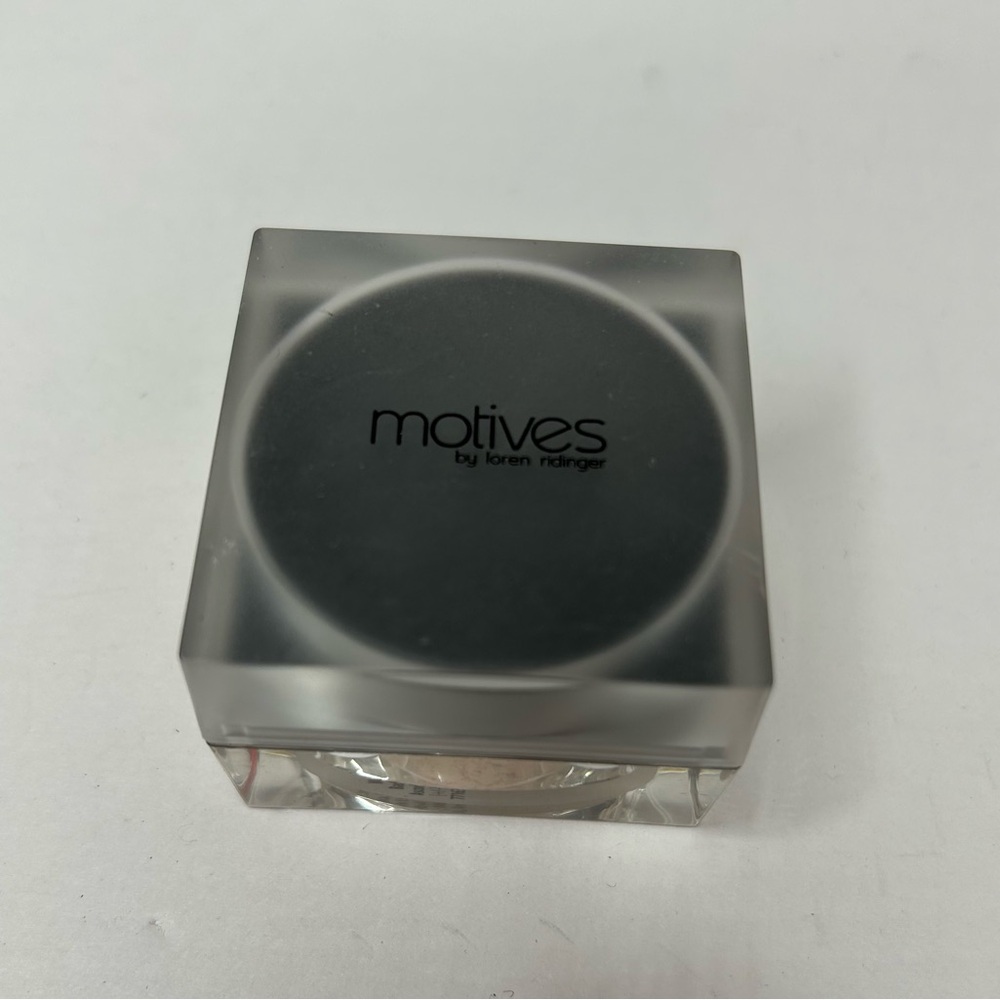 Motives Cosmetics Luminous Translucent Loose Powder-Medium